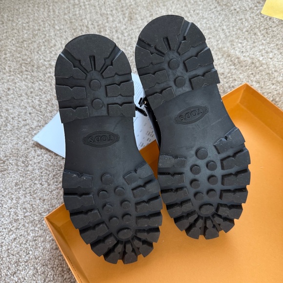 Tod's logo-plaque leather ankle boots size 8.5 - Like New - Picture 8 of 11